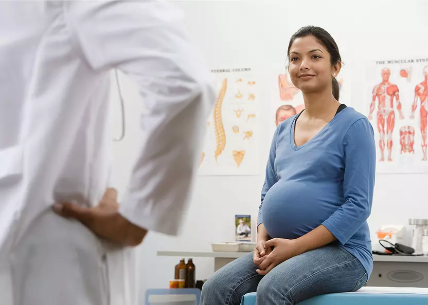 pregnant-woman-in-doctors-office-with-doctor